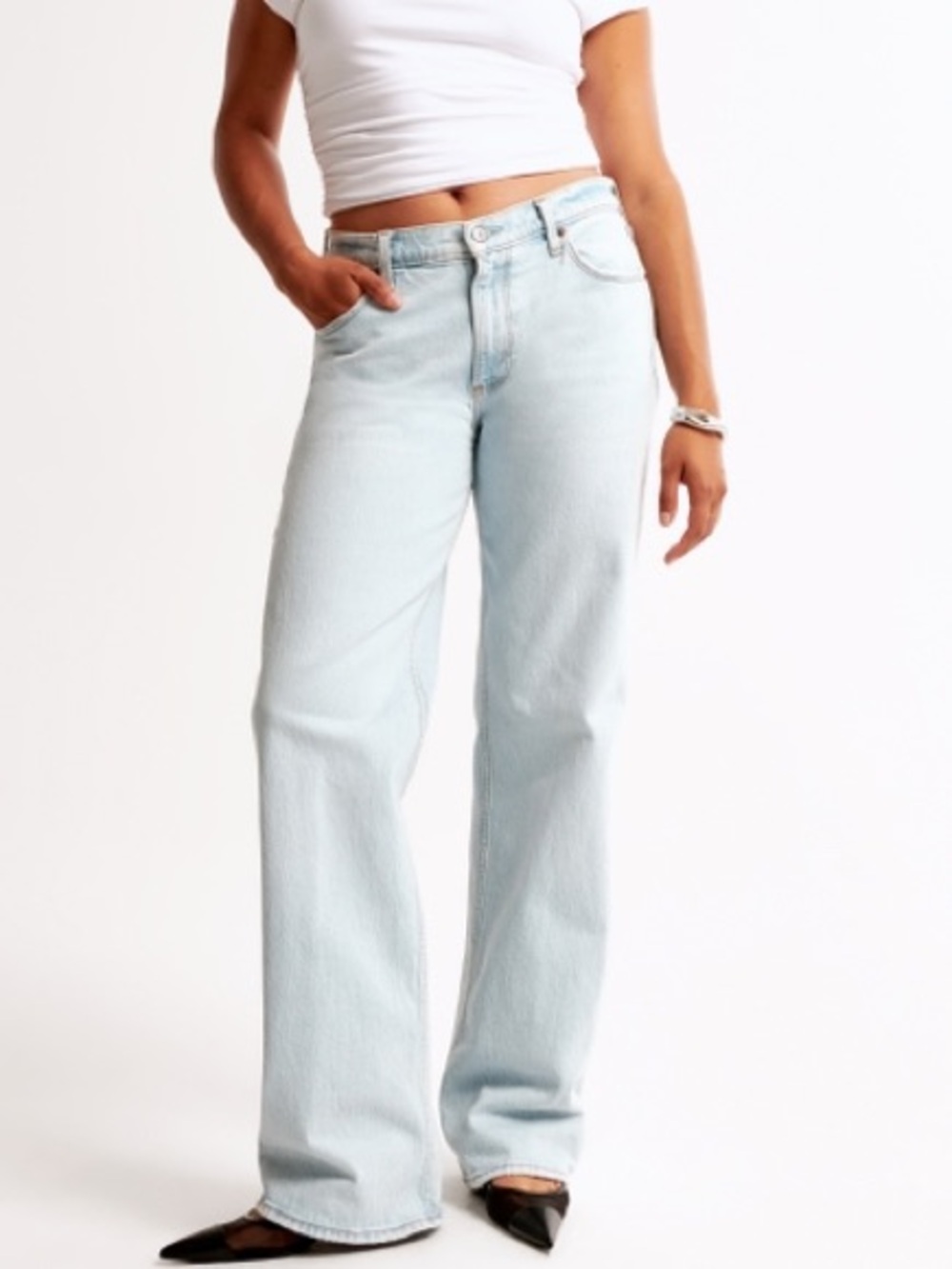 Abercrombie & Fitch Curve Love ’90s Baggy Low-Rise Jeans Light Acid Wash - 28S
